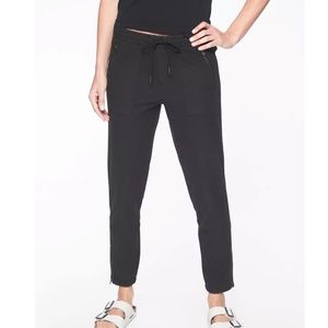 ATHLETA FARALLON PANT, JOGGER SWEAT BLACK HIKING YOGA ATHLEISURE WORK GYM